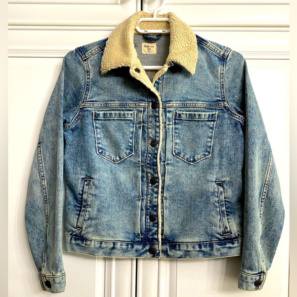 Gap Ladie’s Sz XS Petite Jean Jacket w/Faux Sheep Skin Collar Snaps Down Front